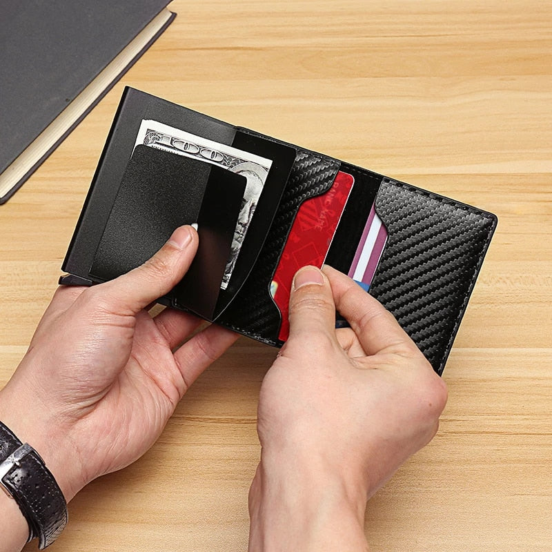 Pull-out Kortholder i karbonfiber med RFID blokkerer - eksempel bruk