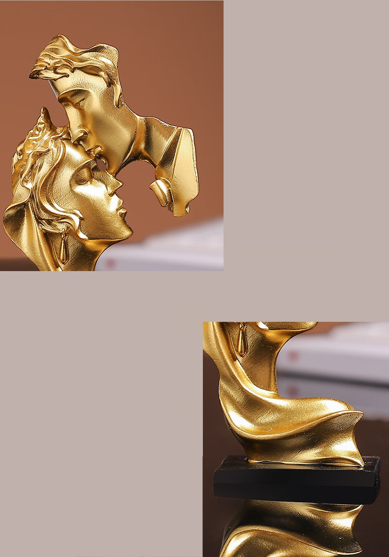 Romantisk Passionate Kyss Ornament Skulptur Gullfarget